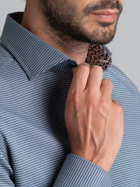 Camisa de hombre con diseño geométrico azul y verde