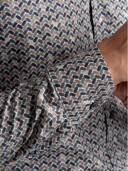 Camicia uomo con stampa fantasia geometrica