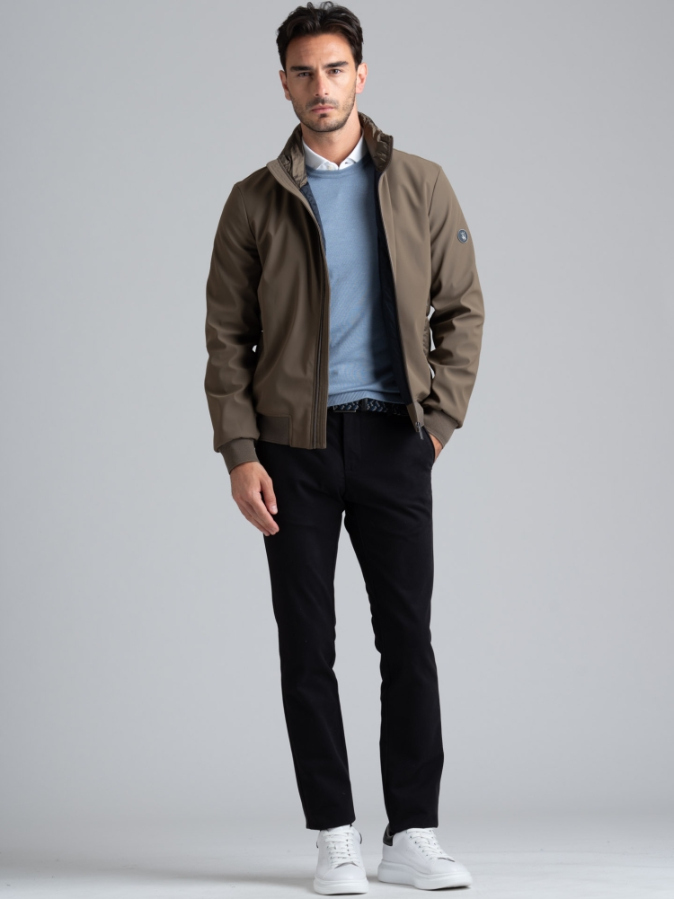 Chaqueta de hombre en tejido técnico con inserciones acolchadas