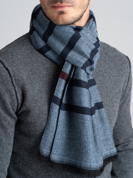 Bufanda de hombre en jacquard de viscosa con diseño de rayas 2
