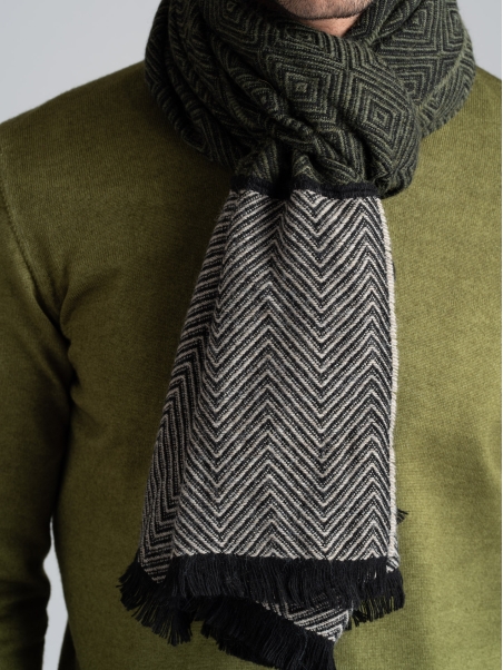 Bufanda de hombre en espiga con diseño jacquard geométrico