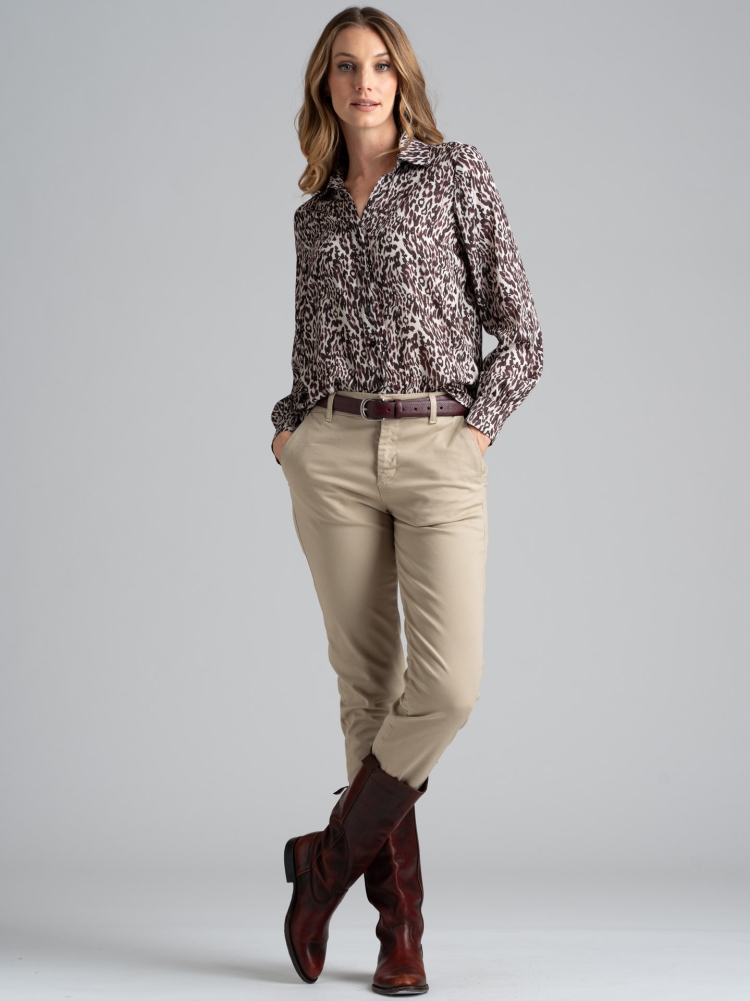 Camisa de señora en tejido satinado con estampado de lunares