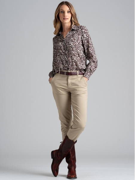 Camisa de señora en tejido satinado con estampado de lunares