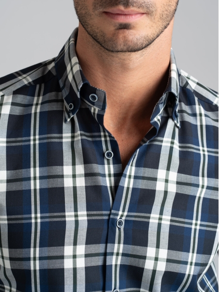 Camisa de hombre azul madrás con cuello abotonado