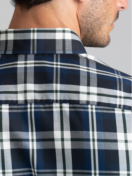 Camisa de hombre azul madrás con cuello abotonado