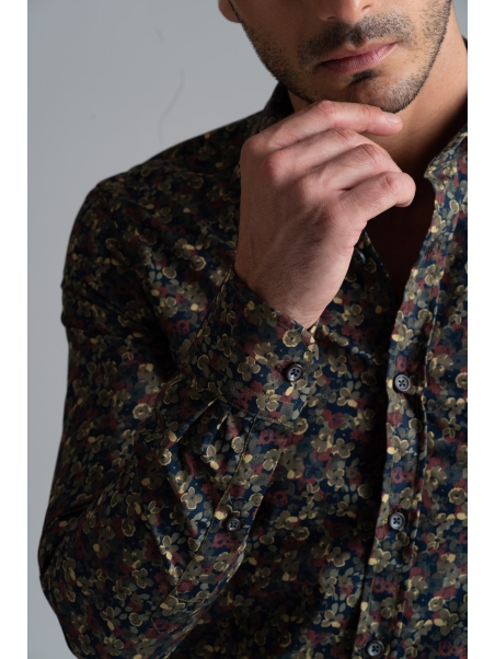 Camisa regular de caballero con estampado geométrico y cuello abotonado