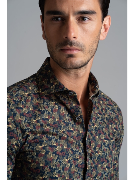 Camisa regular de caballero con estampado geométrico y cuello abotonado