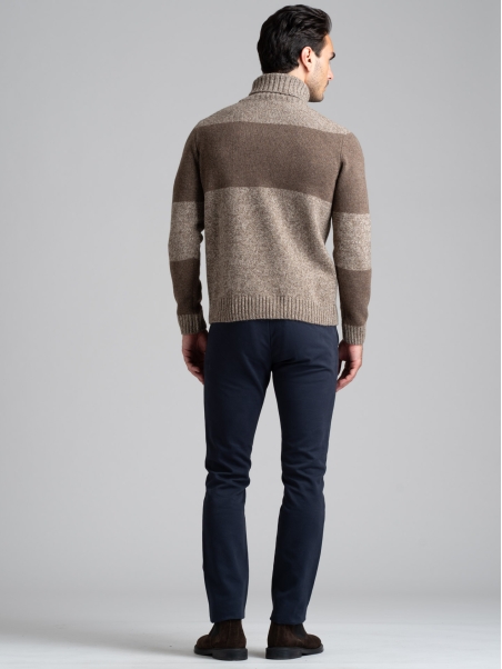 Jersey de hombre de cuello alto mouliné con inserciones en tono melange