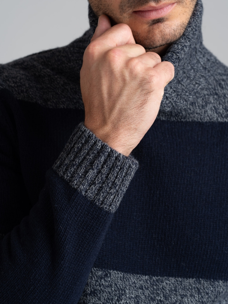 Jersey de hombre de cuello alto mouliné con inserciones en tono melange