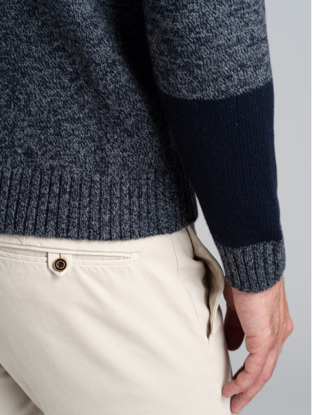 Jersey de hombre de cuello alto mouliné con inserciones en tono melange