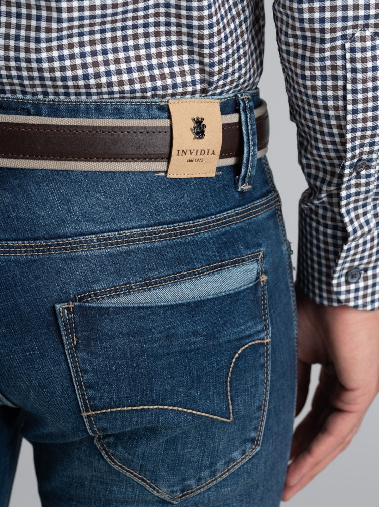 Jeans uomo cinque tasche lavaggio medio con bordino