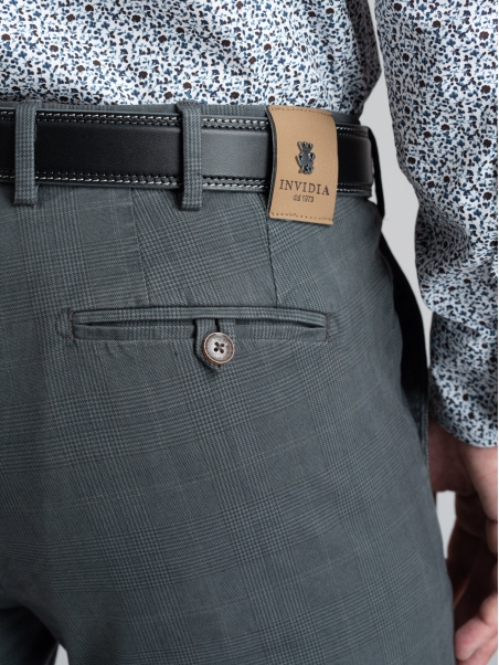 Pantalón chino de gabardina teñida Príncipe de Gales para hombre