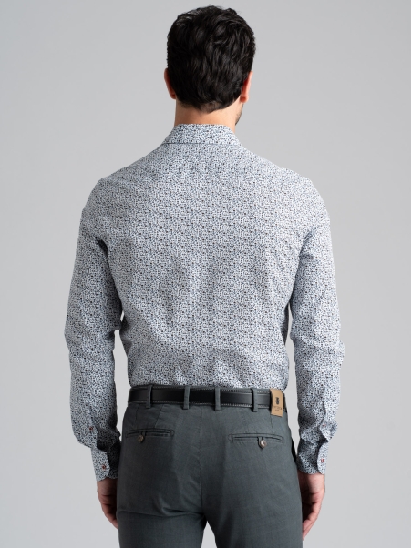 Camisa de caballero con estampado de microflores y cuello semifrancés