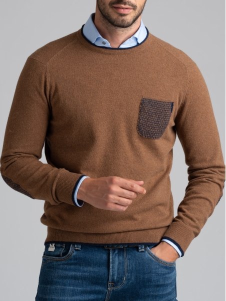 Jersey de cuello redondo para hombre confeccionado en mezcla de lana de galga 12 con bolsillo