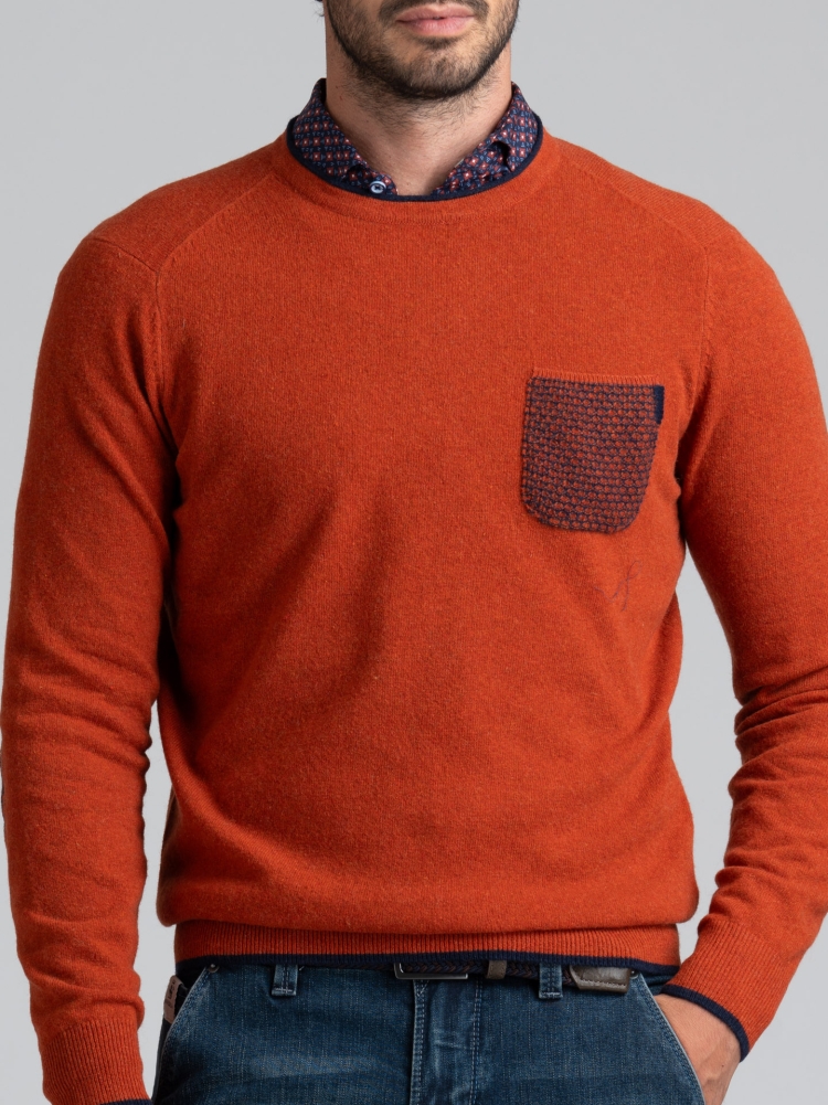 Jersey de cuello redondo para hombre confeccionado en mezcla de lana de galga 12 con bolsillo
