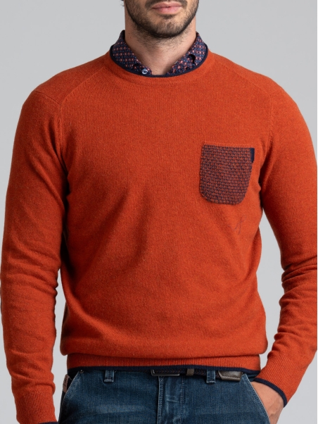 Jersey de cuello redondo para hombre confeccionado en mezcla de lana de galga 12 con bolsillo