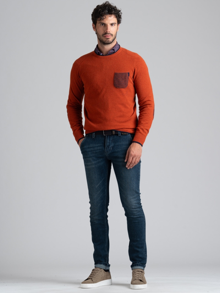 Jersey de cuello redondo para hombre confeccionado en mezcla de lana de galga 12 con bolsillo