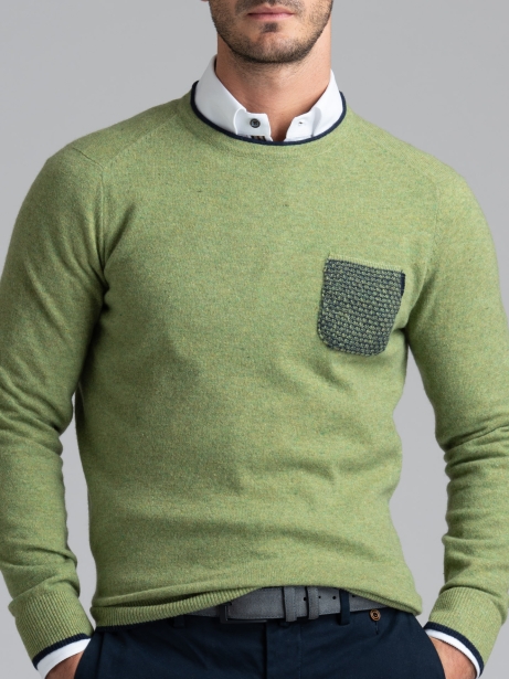 Jersey de cuello redondo para hombre confeccionado en mezcla de lana de galga 12 con bolsillo