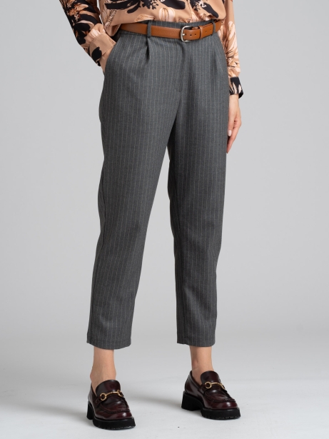 Pantalón de mujer de raya diplomática con pliegues