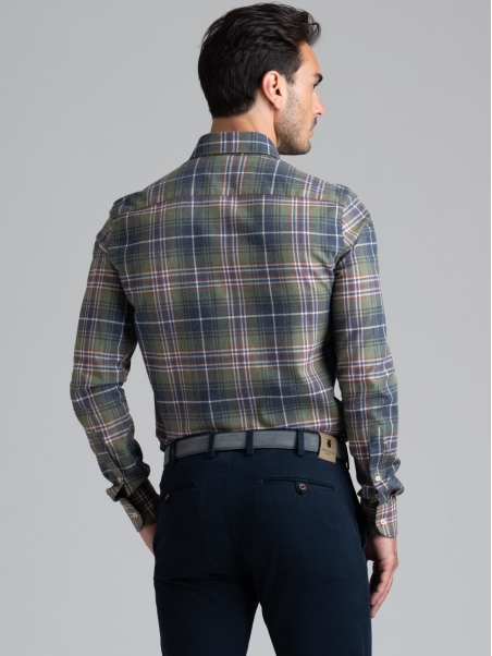 Camisa de hombre de franela con estampado de madrás y cuello abotonado