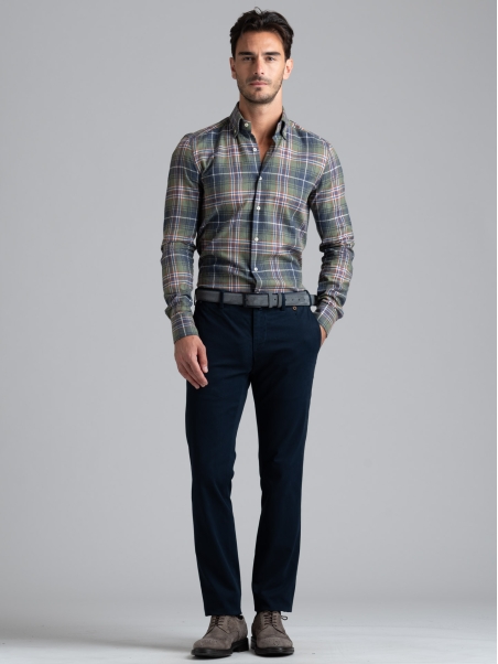 Camisa de hombre de franela con estampado de madrás y cuello abotonado