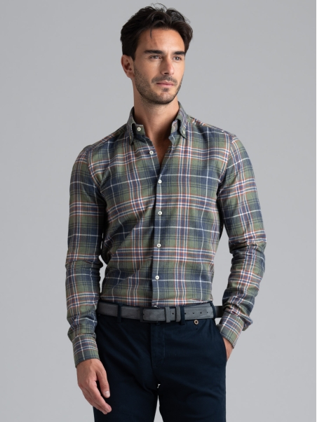 Camisa de hombre de franela con estampado de madrás y cuello abotonado