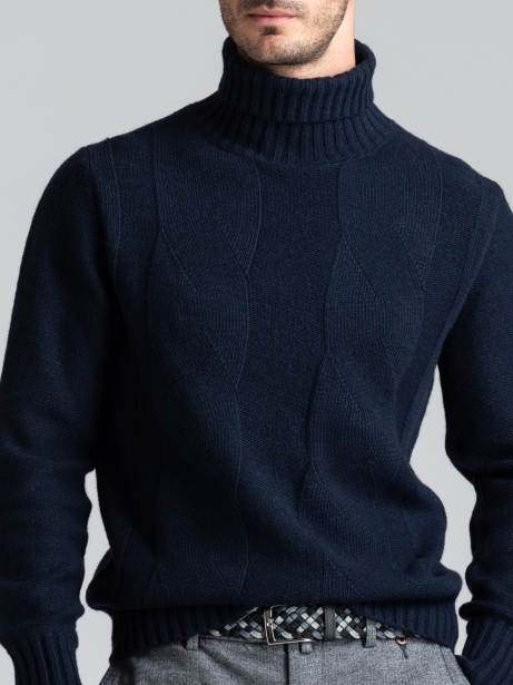 Jersey de hombre de cuello alto con maxi trenza