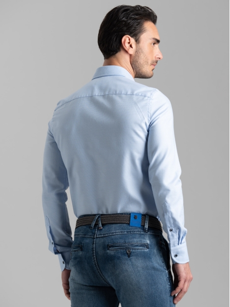 Camisa microblindada para hombre azul claro cuello semifrancés