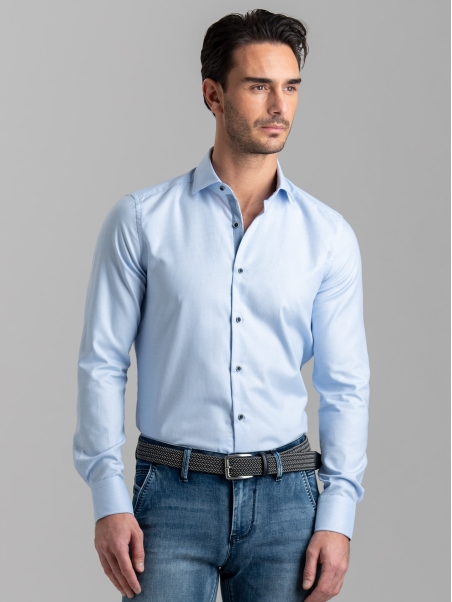 Camisa microblindada para hombre azul claro cuello semifrancés