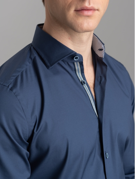 Camisa de popelina azul para hombre con cuello semifrancés