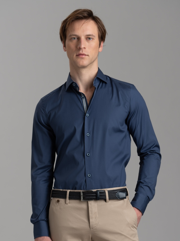 Camicia uomo blu in popeline con collo semi francese