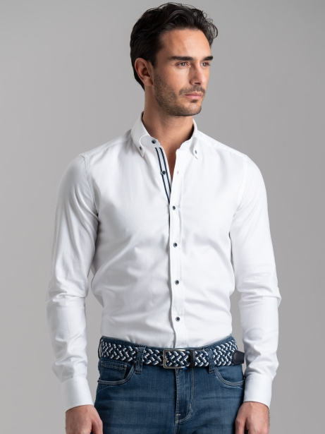 Camisa blanca blindada de caballero con cuello abotonado 2