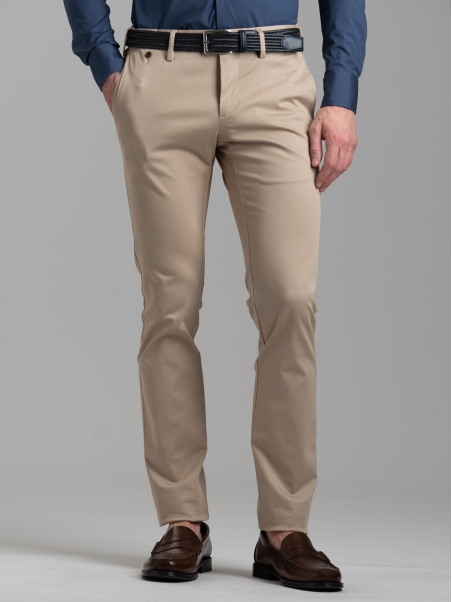 Pantalón chino de hombre de tricotina elástica teñida por piezas