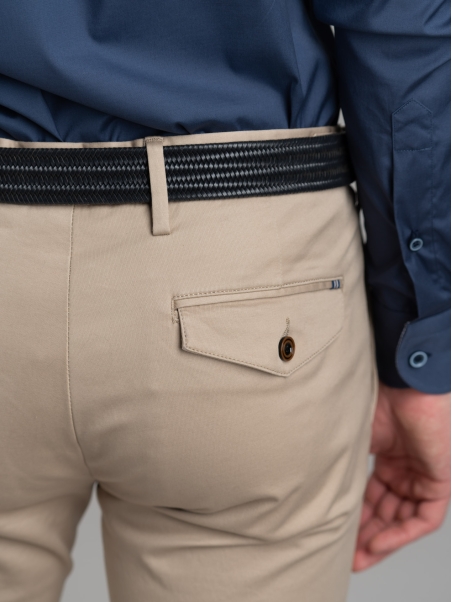 Pantalón chino de hombre de tricotina elástica teñida por piezas