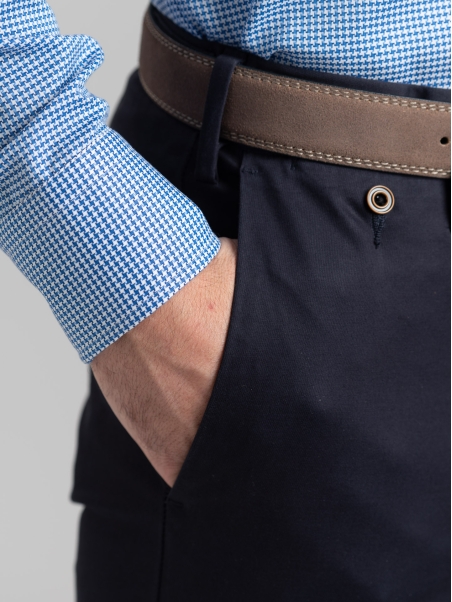 Pantalón chino de hombre de tricotina elástica teñida por piezas