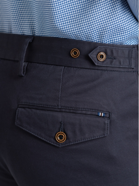 Pantalón chino de hombre de tricotina elástica teñida por piezas