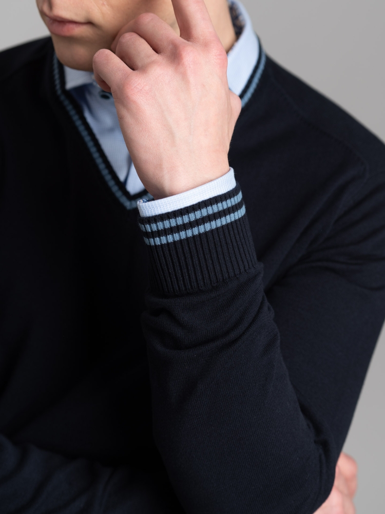 Jersey de hombre de algodón con cuello en V y contrastes