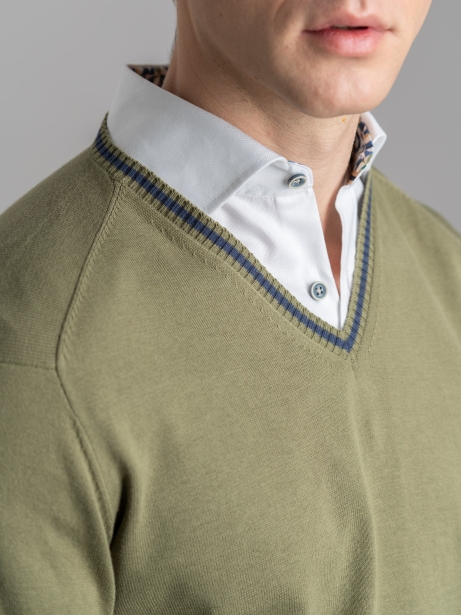 Jersey de hombre de algodón con cuello en V y contrastes