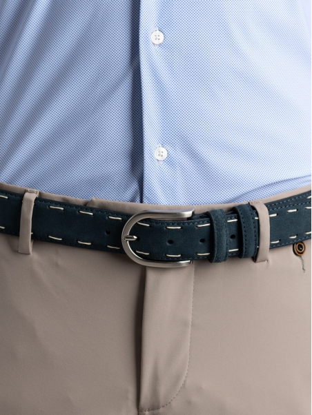 Cinturón masculino de ante con pespuntes largos