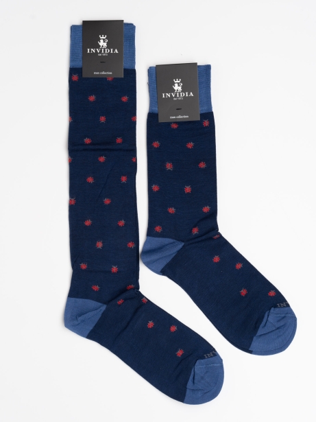 Calcetines azules de hombre con dibujo de mariquita roja 2