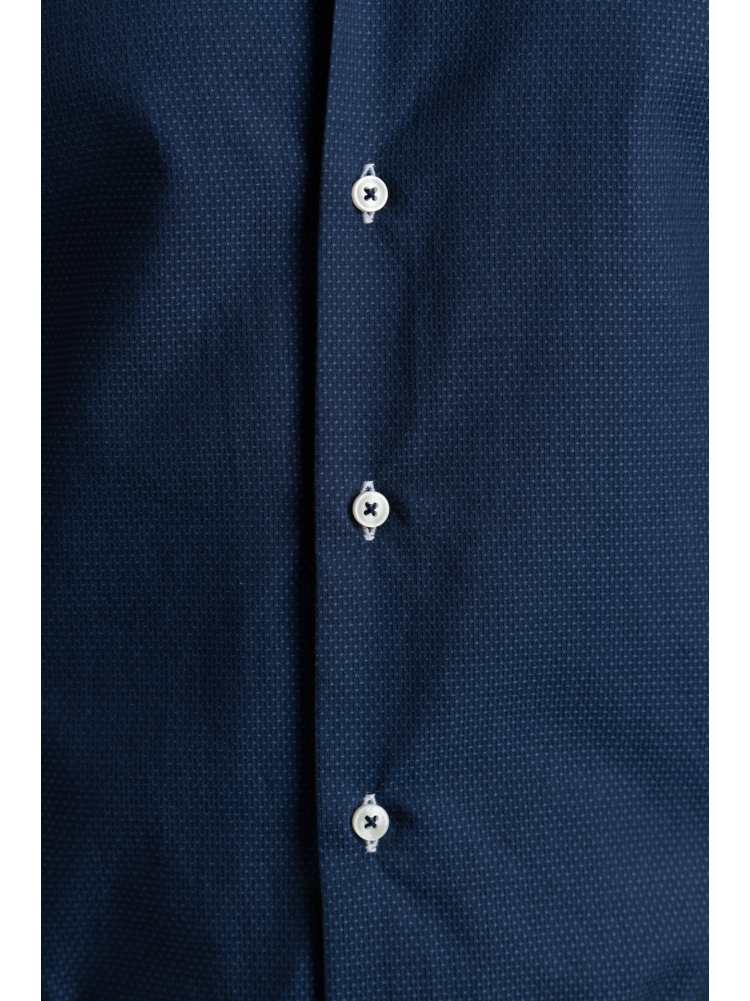 Camisa azul de hombre con parches y cuello semifrancés