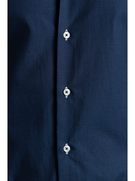 Camisa azul de hombre con parches y cuello semifrancés