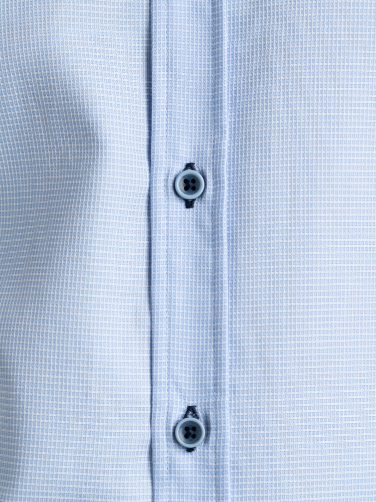 Camisa de caballero en microtejido azul claro con cuello semifrancés