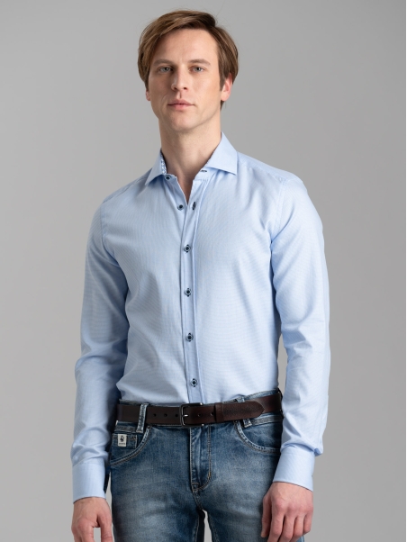 Camisa de caballero en microtejido azul claro con cuello semifrancés