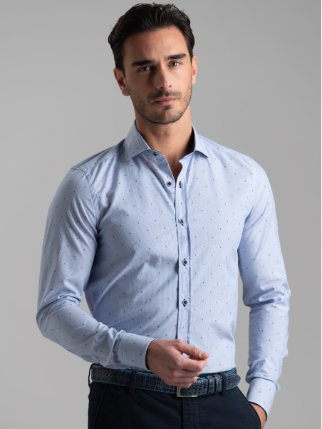 Camisa milleraies azul claro con cuello semifrancés