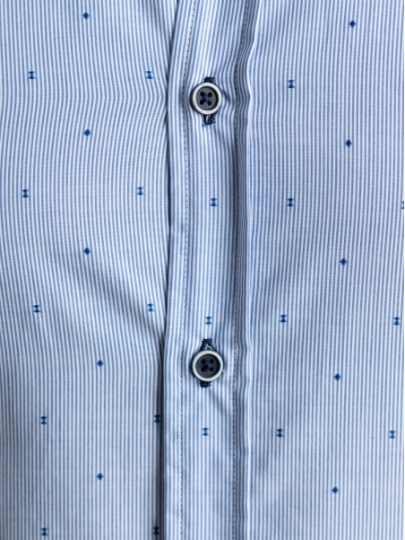 Camisa milleraies azul claro con cuello semifrancés