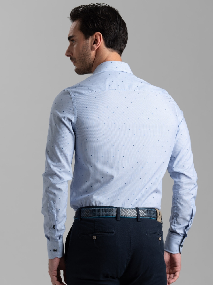 Camisa milleraies azul claro con cuello semifrancés