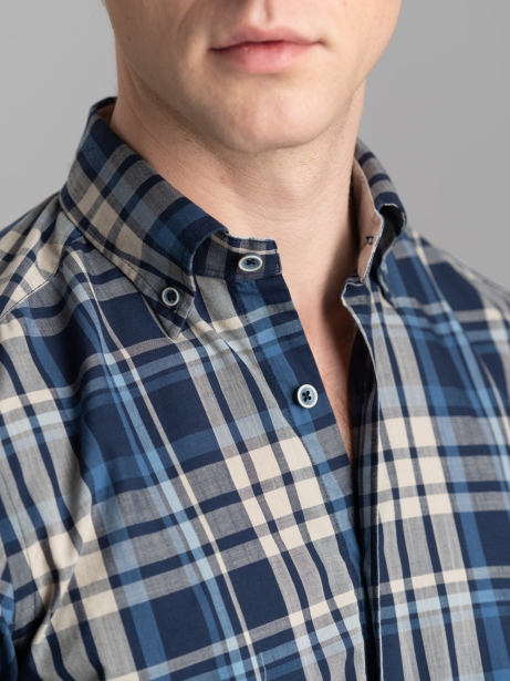 Camisa de madrás en mezcla de lino con parches abotonados en el cuello