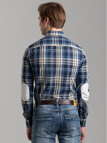 Camisa de madrás en mezcla de lino con parches abotonados en el cuello