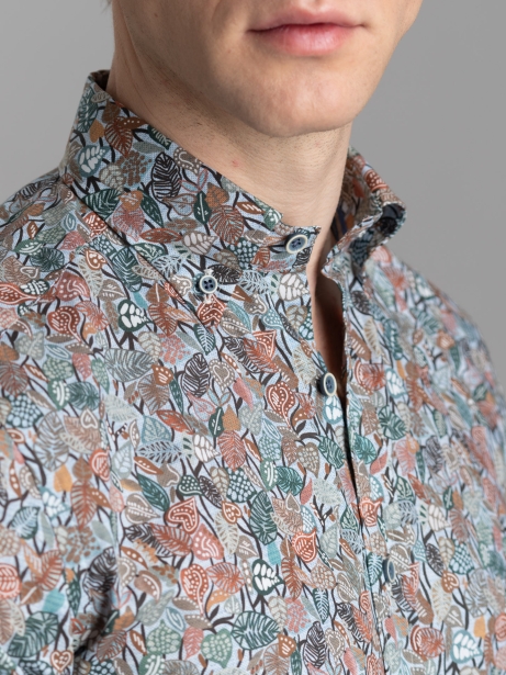 Camisa de hombre con estampado de hojas y cuello abotonado 2